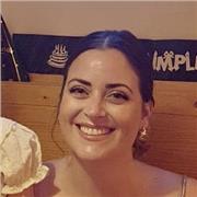 Profesora d singles con más de doce años de experiencia.